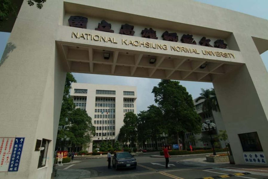 Đại học Sư Phạm Quốc Gia Cao Hùng được thành lập vào năm 1946, từ thời thống trị của thực dân Nhật, trải qua hơn nửa thế kỉ hoạt động, Đại học Sư phạm Quốc gia Cao Hùng đã không ngừng phát triển và đến nay đã đạt mức độ quốc tế hóa rất cao.