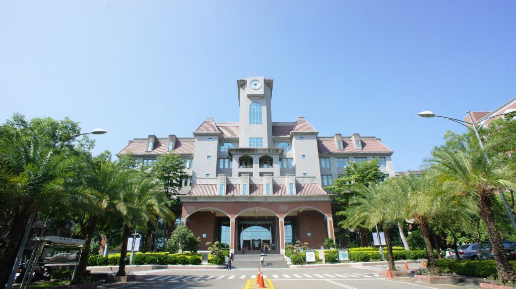 Đại học công nghệ Triều Dương: Chaoyang University of Technology – 朝陽科技大學. Đây Là môi trường lý tưởng cho những ai yêu thích nghiên cứu và sáng tạo khoa học.