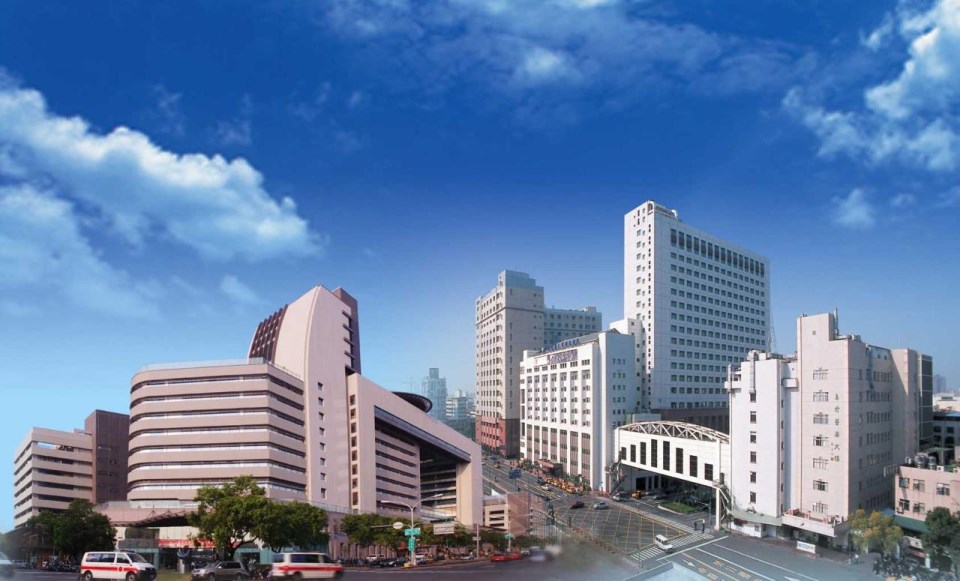 Đại học Y Dược Trung Quốc (CMU) được thành lập ngày  6/6/1958 với tên gọi Cao đẳng Y tế Trung Quốc. Sau đó đổi tên thành Đại học Y Dược Trung Quốc vào năm 2003.